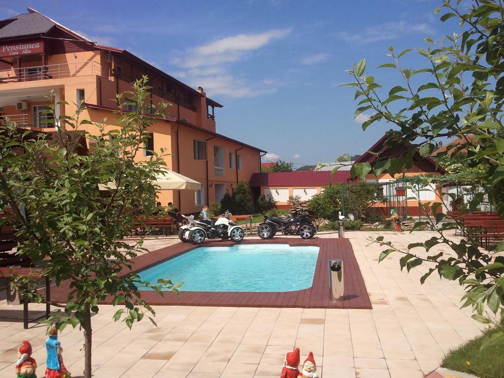 Râmnicu Vâlcea Casa Alba酒店 外观 照片