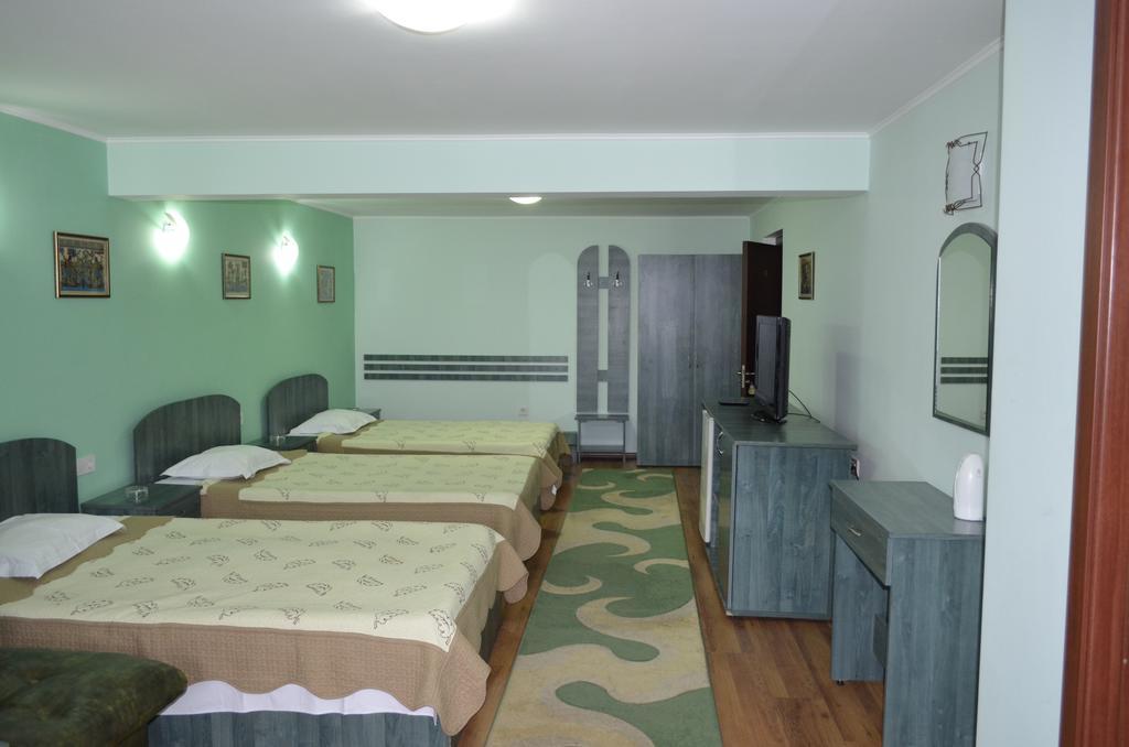 Râmnicu Vâlcea Casa Alba酒店 外观 照片