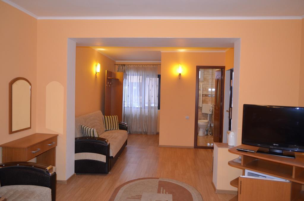Râmnicu Vâlcea Casa Alba酒店 外观 照片