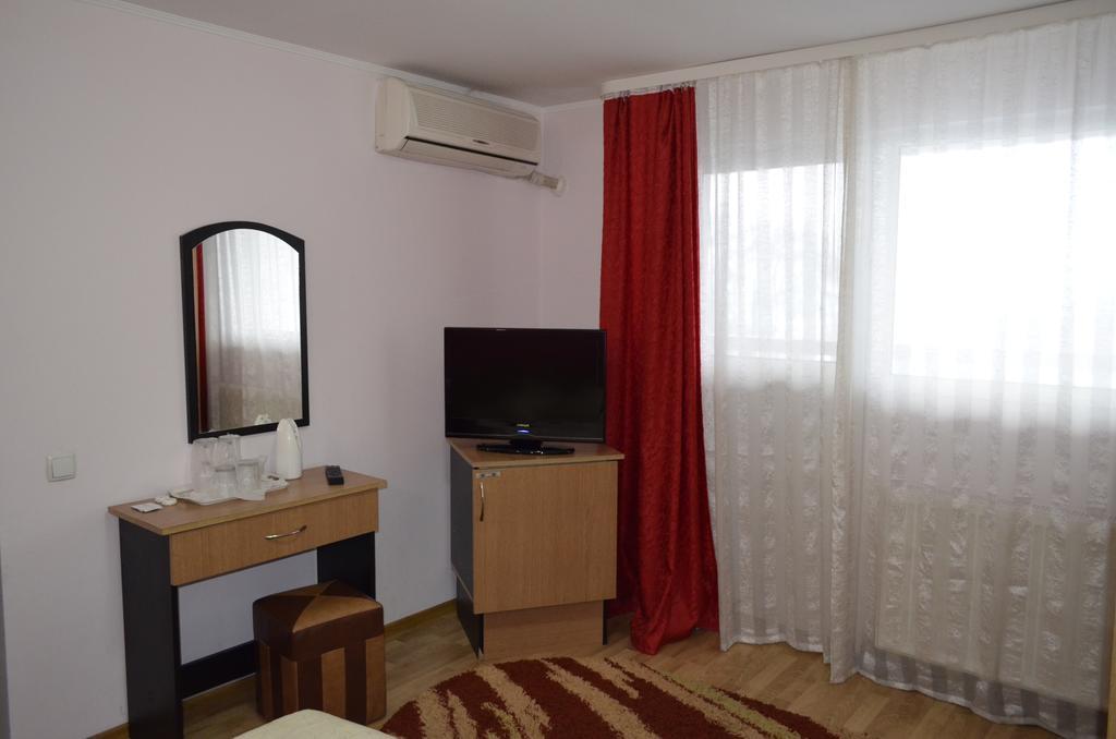 Râmnicu Vâlcea Casa Alba酒店 外观 照片