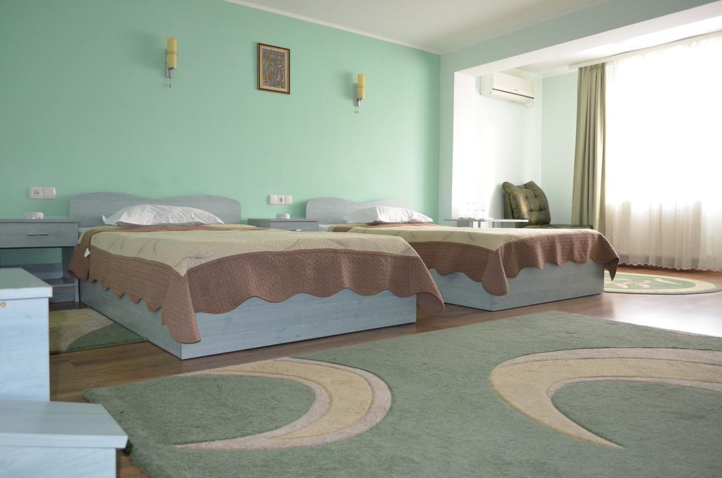 Râmnicu Vâlcea Casa Alba酒店 外观 照片