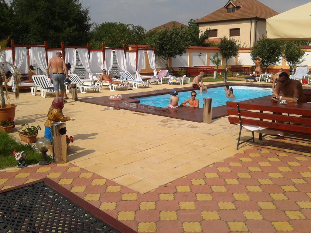 Râmnicu Vâlcea Casa Alba酒店 外观 照片