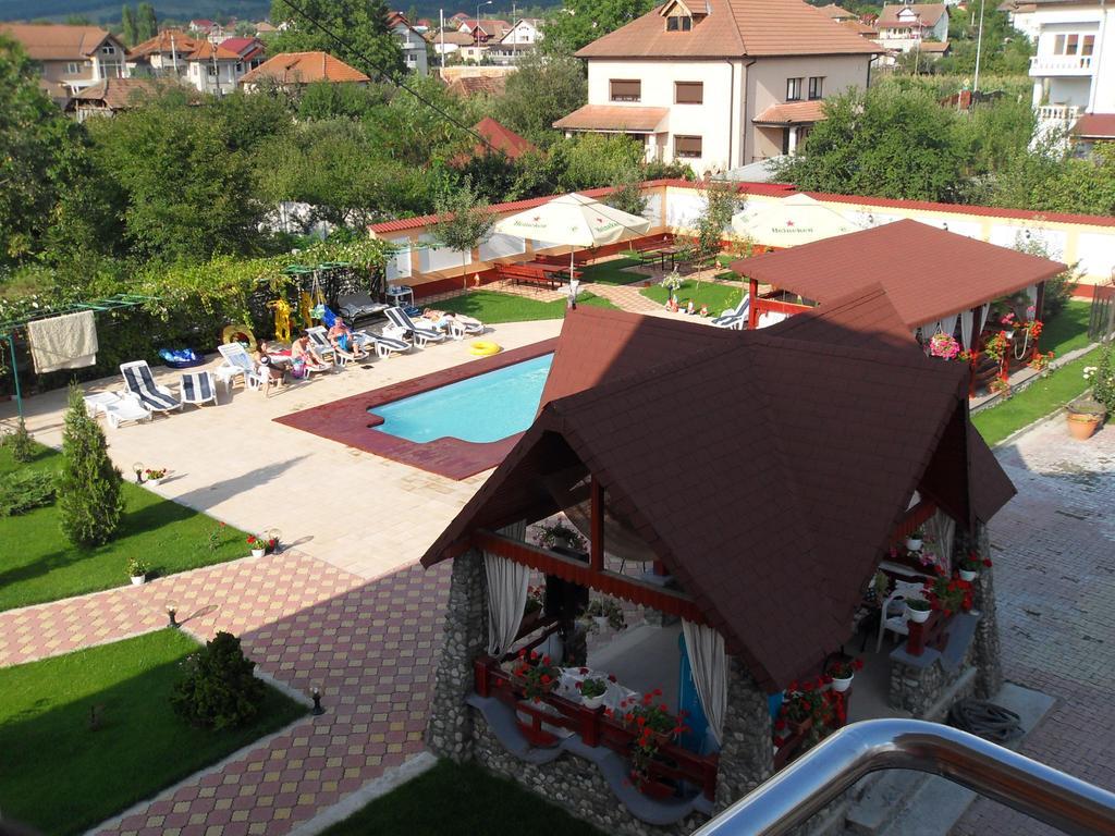 Râmnicu Vâlcea Casa Alba酒店 外观 照片