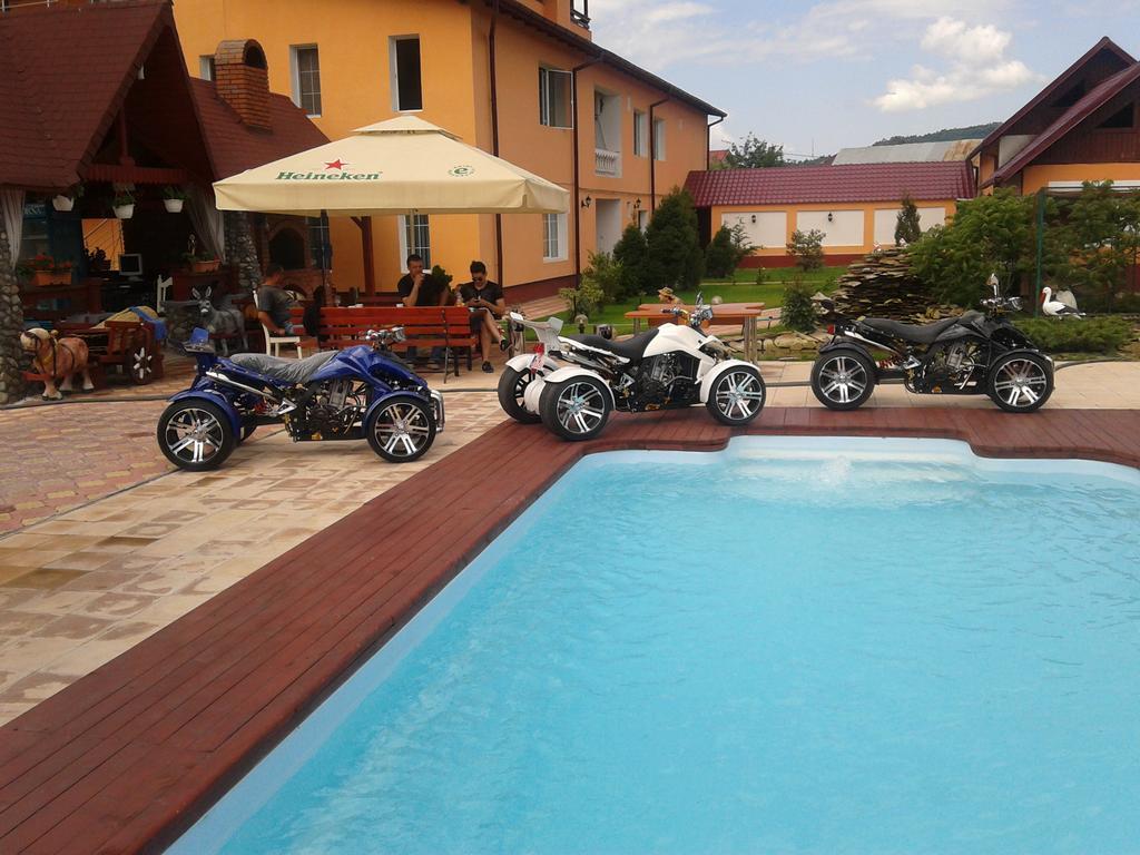 Râmnicu Vâlcea Casa Alba酒店 外观 照片