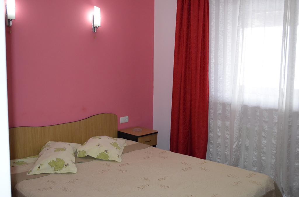 Râmnicu Vâlcea Casa Alba酒店 外观 照片