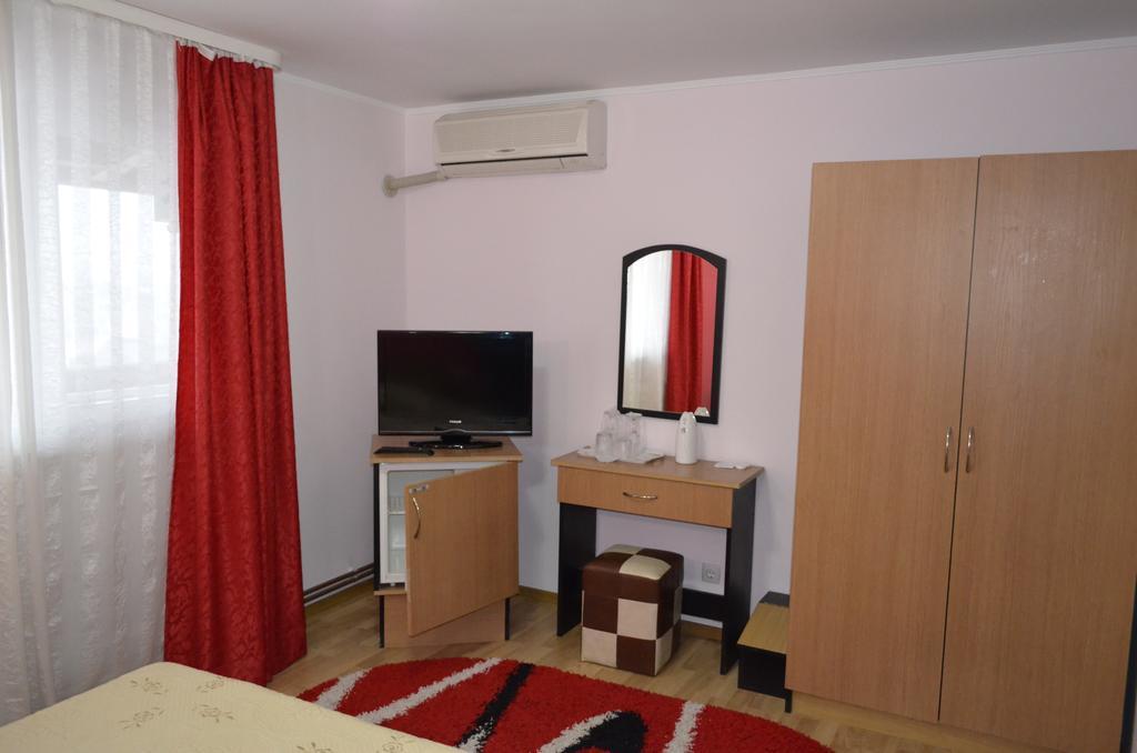 Râmnicu Vâlcea Casa Alba酒店 外观 照片